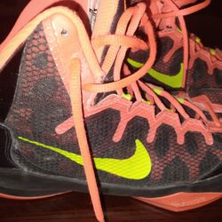 Nike Zoom Without A Doubt Shoes Size 11