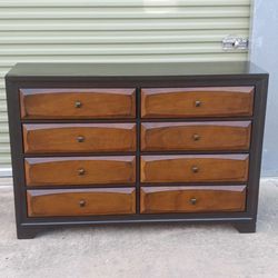 Soild Wood Dresser, Drawers Work Properly in good condition overall 