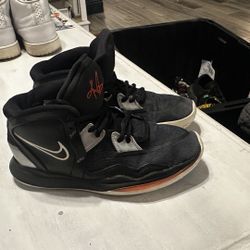 Boys Nike Size 5.5 Kyrie Fire And Ice 