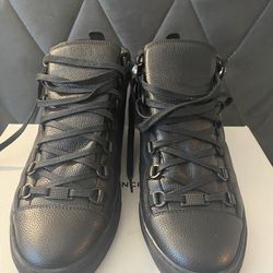 Original balenciaga arenas size 41 USA 8 fit 42 USA 9 run big use firm on price
