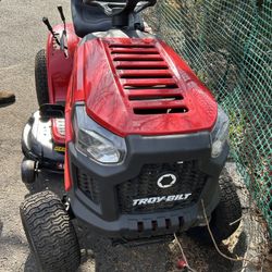 Troy Bilt 42” Ride On Mower 