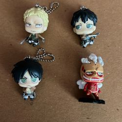 Attack On Titan Keychains + Mini Figurine 