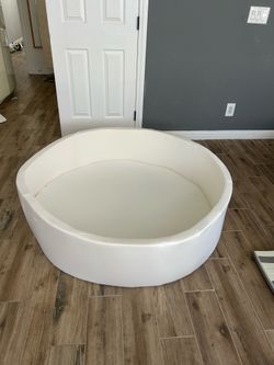 Extra large 47” like new balls pit