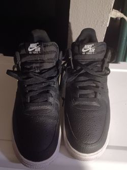 Nike airforce https://offerup.com/redirect/?o=MS5ibGFjaw== and white, size 15 men's