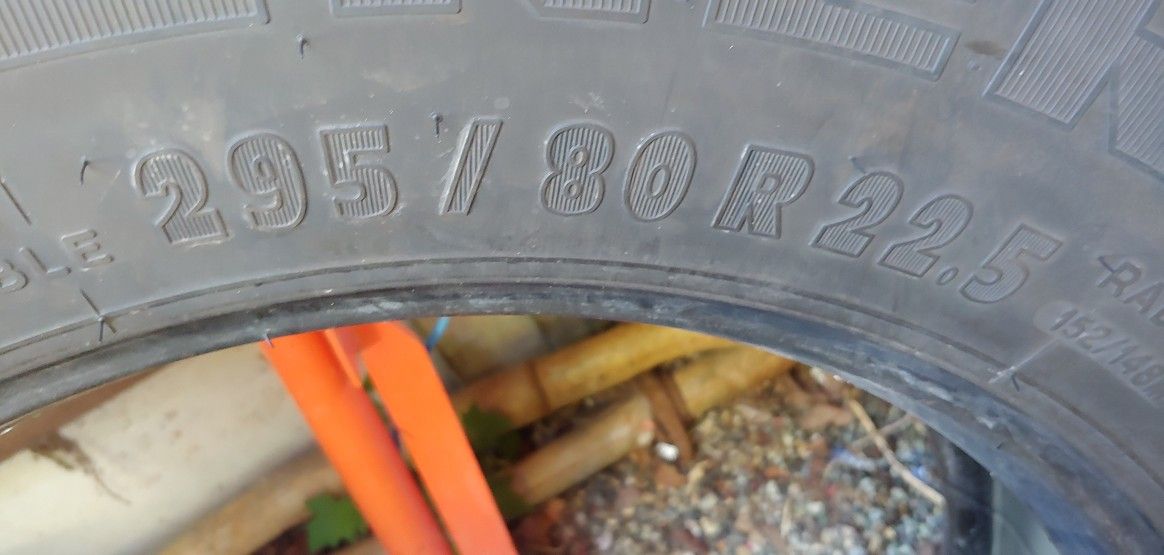 295/80 R 22.5 Michelin Used Tire