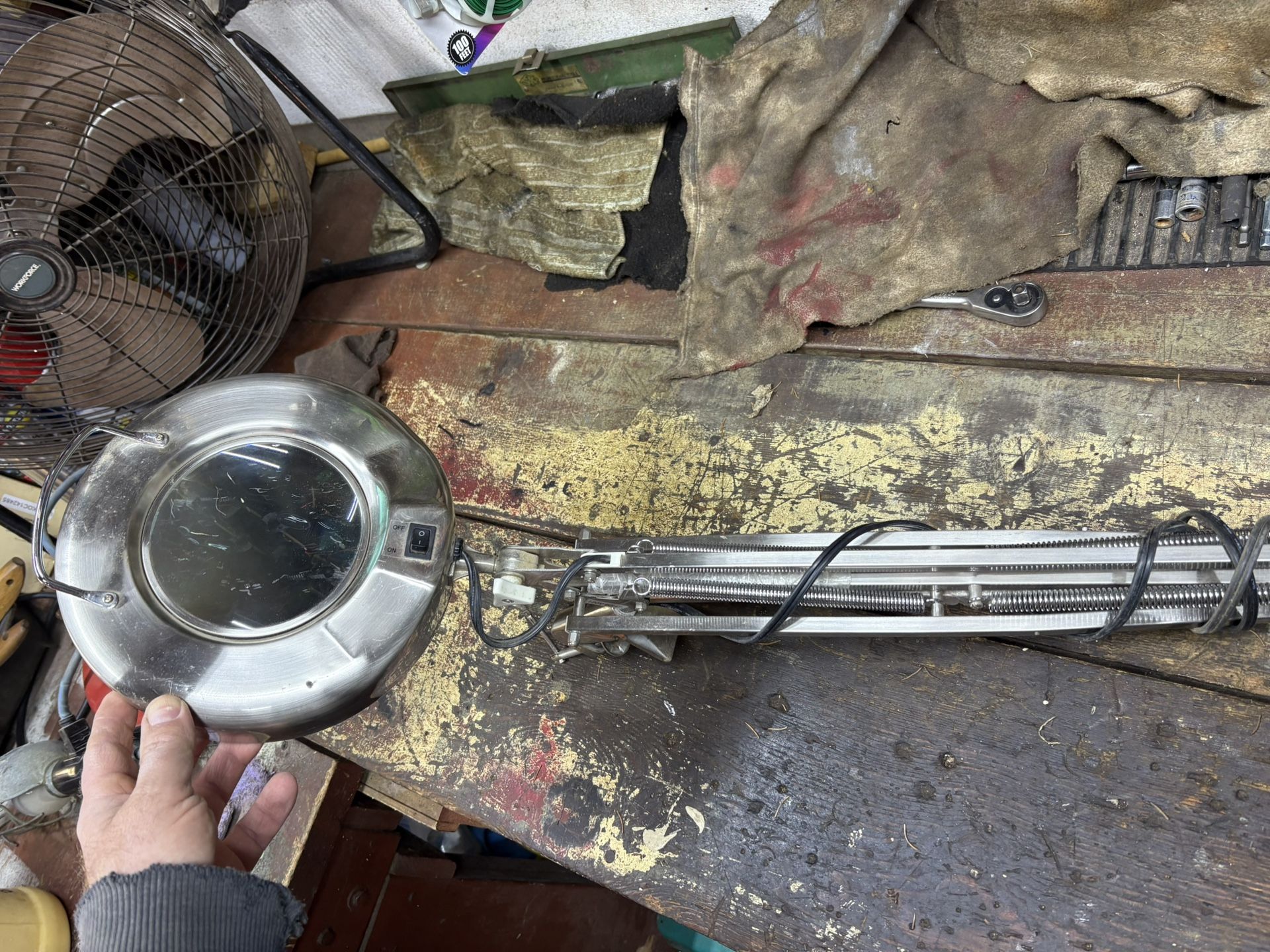 Magnifying Work Light.