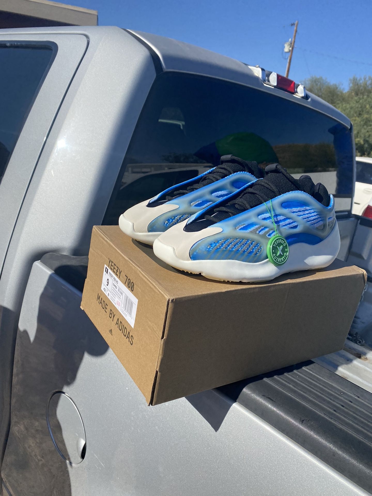 Yeezy 700 V3 ‘Arzareth’