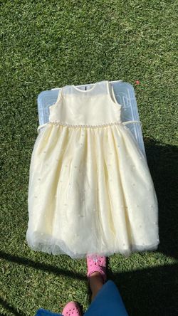 Cream dress size 6 toddler
