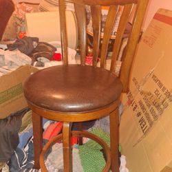 Single Swivel Bar Stool 