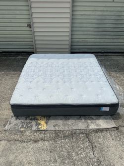 King Sealy Pillowtop Mattess (Delivery available!)
