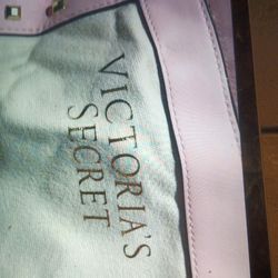 VICTORIA ' S SECRET HAND BAG ( NEW)