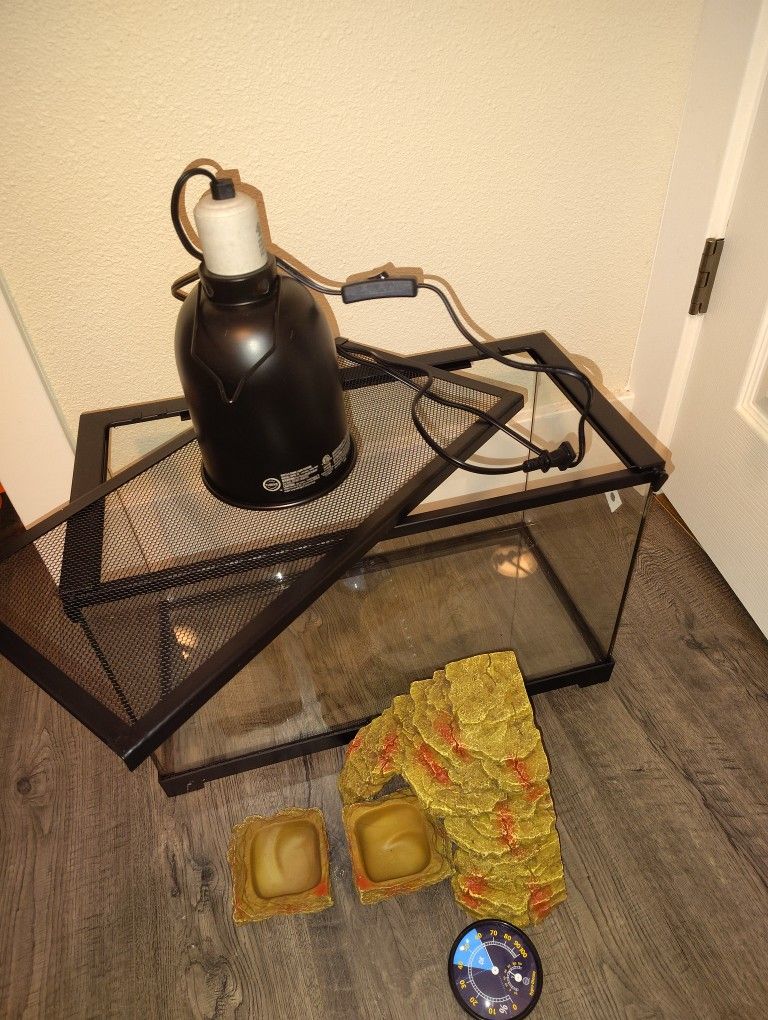 REPTILE CONTAINMENT 1 GALLON