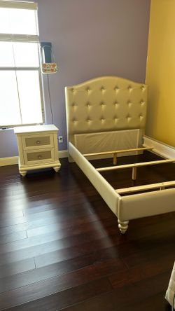 Full bed set with nightstand