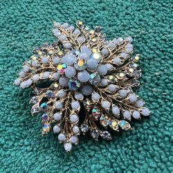 Vintage Rhinestone Pin / Brooch