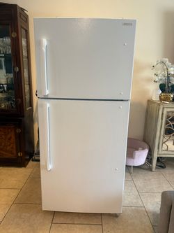 Refrigerator like new