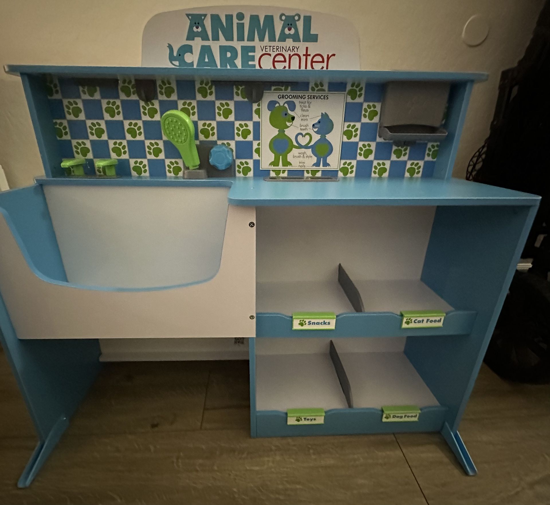 Melissa Doug Animal Care Veterinarian and Groomer Wooden