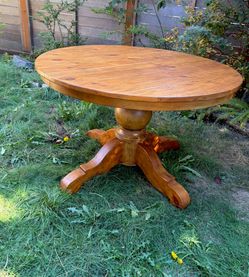 Pottery Barn Sumner Extending Pedestal Dining Table - 48" Round to 72" Oval - Rustic Pine