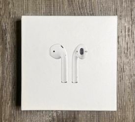 *BEST OFFER* Airpods Gen 2 (SHIPPING ONLY, AND IN MINT CONEITION)