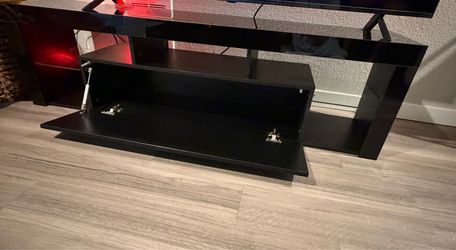 TV stand/ entertainment center