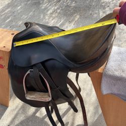 17.5” Crosby Dressage Saddle
