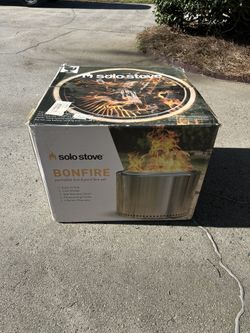 Solo Stove Bonfire Stainless Fire pit With Cover and Carry Bag New Open box