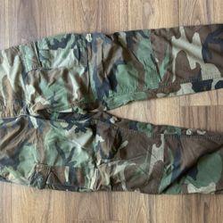 military or work pants, Size: Medium-Regular Inseam: 29½ to 32½ inches Waist: 31 to 35 inches Stock Number (NSN): 8415