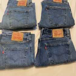 Levi’s Jean Size 32x30                                    M