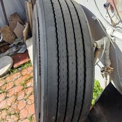 Truck Tire Michelin 275/80/22.5