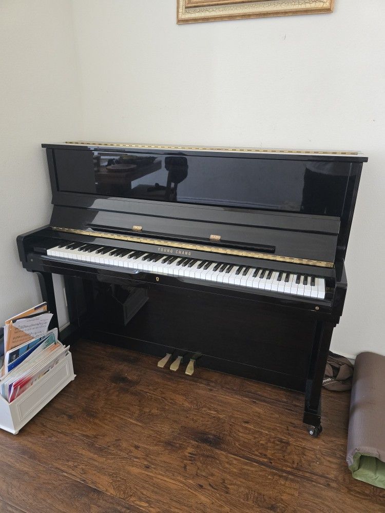 Young Chang Gold Series U-116 Upright Piano