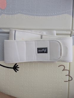 Pregnancy back belt and haakaa pump