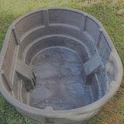 100 gallon Rubbermaid Stock Tank .