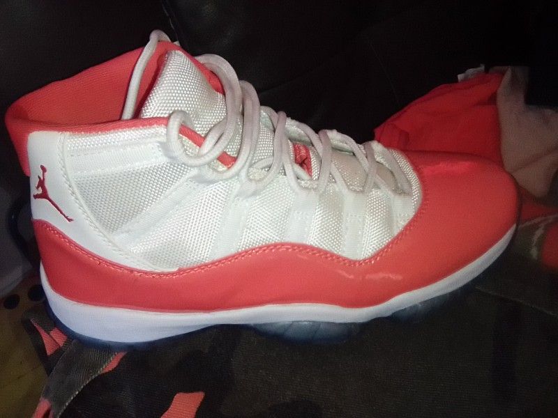 Jordan 11 S. Size 9