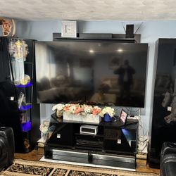 Black Glossy TV Entertainment 