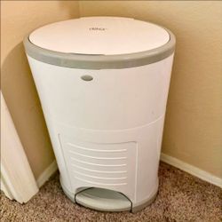 Dekor baby diaper pail plus extra refills