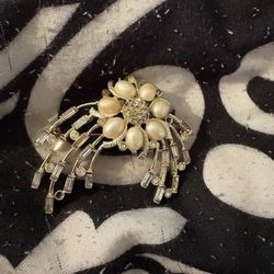 Kramer Signed Brooch Vintage
