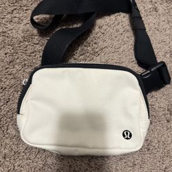 Lululemon Belt bag 