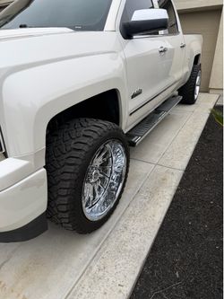 TIS Wheels and ties 22x12￼