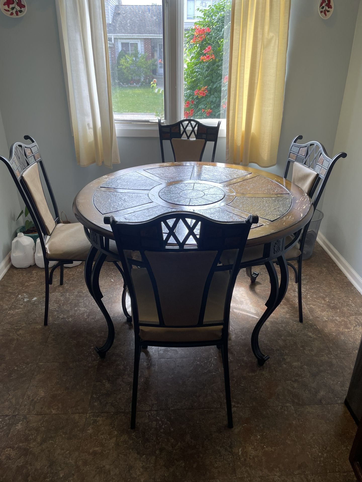 Breakfast Table With 4 Chairs