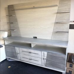 Entertainmet Set from Rooms to Go - MUST GO for FREE!!!!