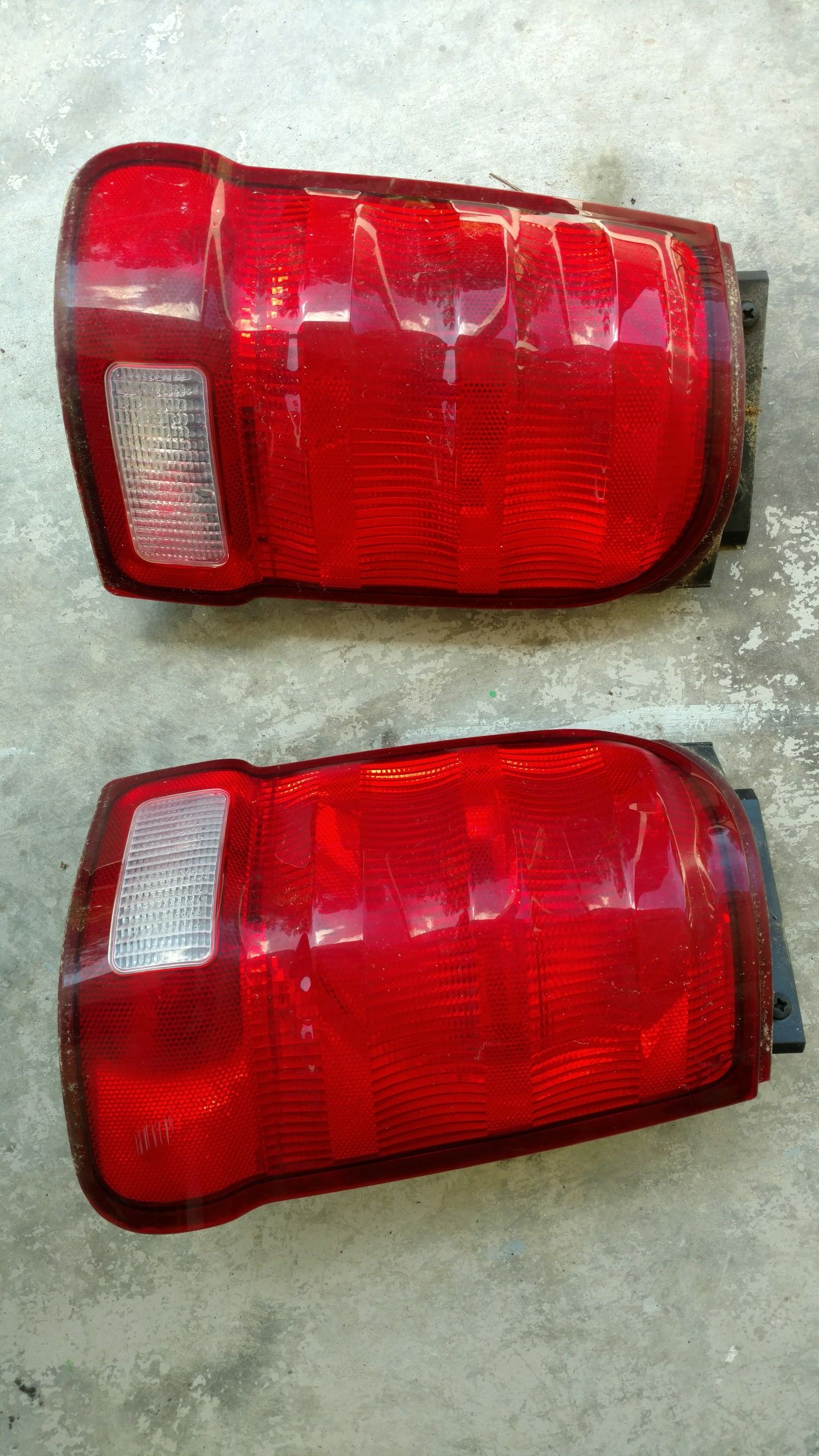 02 Explorer sport tail lights stock complete ready to plug in and use
