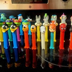 X31 Vintage Pez Dispensers! Variety Lot! 