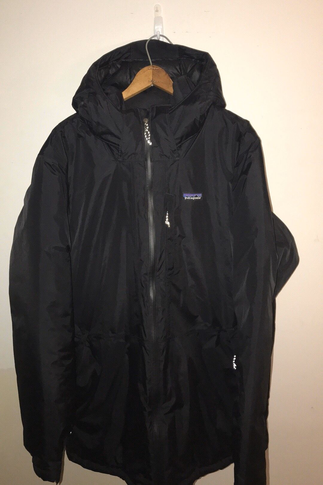 Men’s black Patagonia insulated torrentshell size large