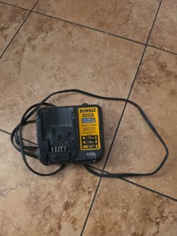 DEWALT DCB107 12V/20V Battery Charger