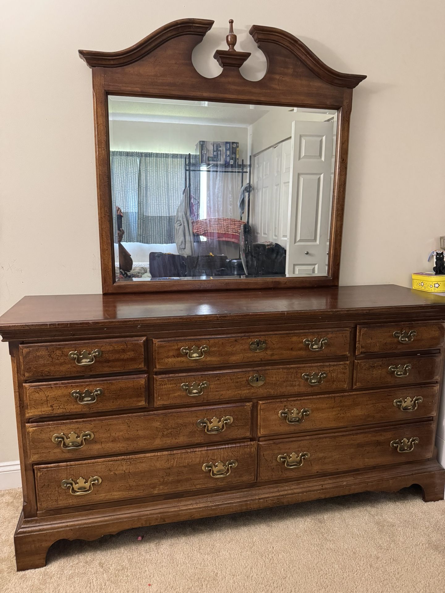 Dresser With Mirror