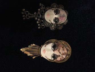 Porcelain face brooch