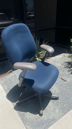 Blue office chair, in great working order.