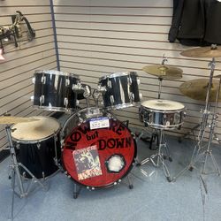 COMPLETE DRUM SET 