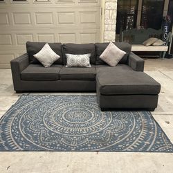 Free Delivery 🚚 Gray L Shape Couch/ Sillón En Forma L