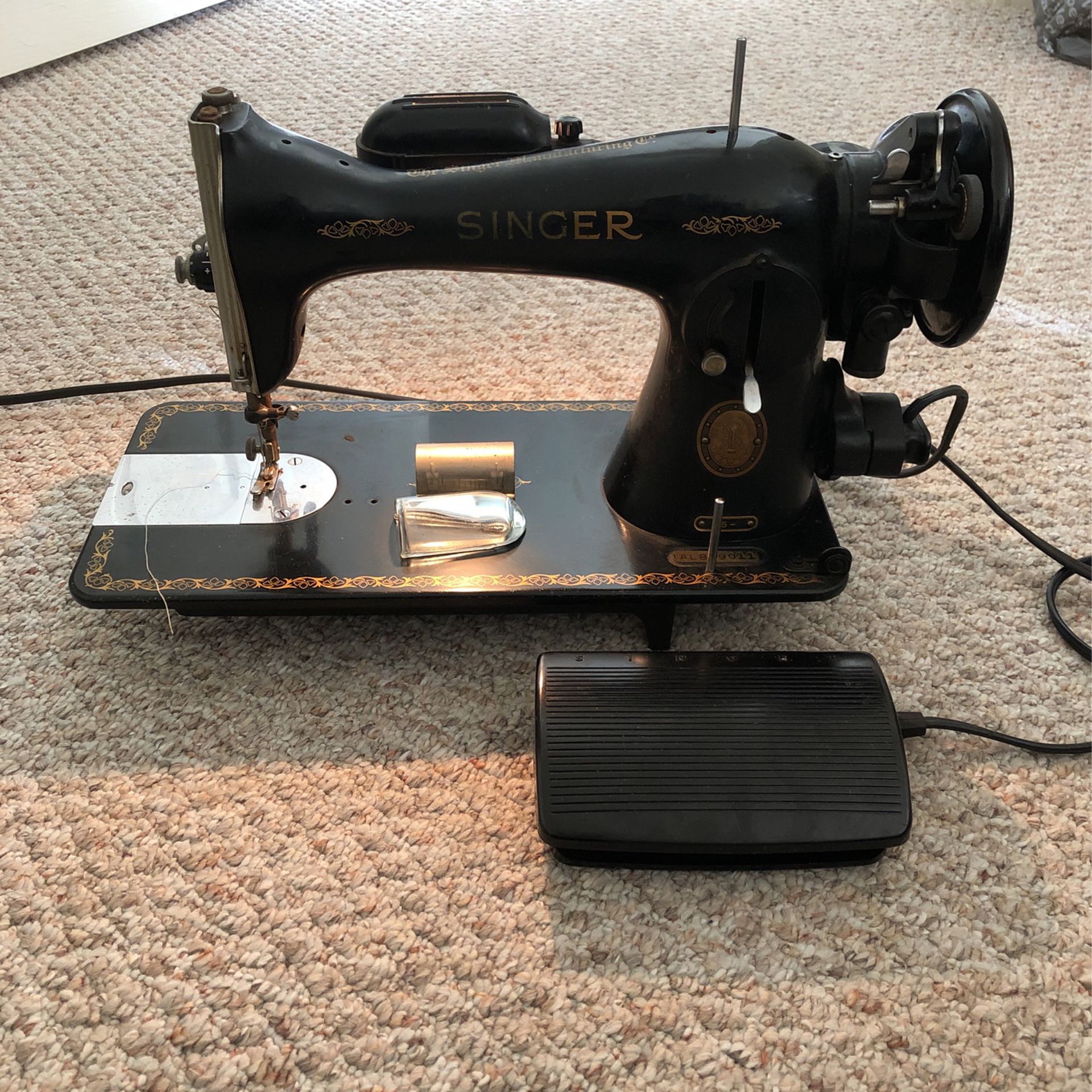 Vintage Singer 1954 Sewing Machine
