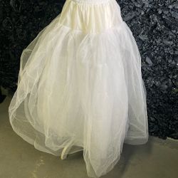 White New  petticoat As an qqq